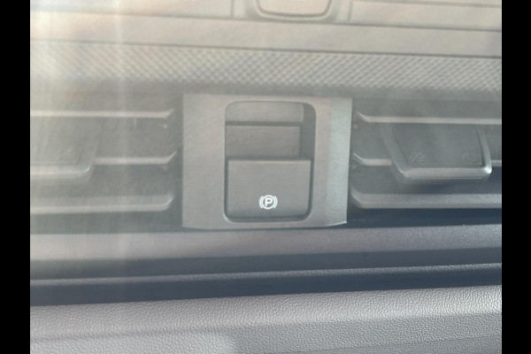 Ford Transit Custom 320 2.0 TDCI L2H1 Trend Automaat 170pk |  DC | Snoeks Dubbele Cabine Luxe | Adaptive cruise control | Dubbele schuifdeur | 8-weg bestuurderstoel + passagiersstoel | Stoelverwarming | Dodehoeksensoren | Navigatie | Electrictrich inklapbare spiegels | 16 inch lichtmetalen velgen | Full LED | Dual-zone climate control | LED laadruimteverlichting