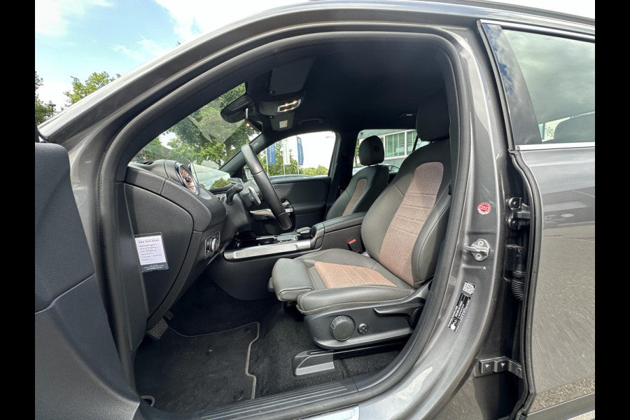 Mercedes-Benz EQB 350 4MATIC Luxury Line 67 kWh Achteruitrijcamera | Sfeerverlichting | Stoelverwarming | Full LED | Rijklaar geleverd met onderhoud en 12 mnd BOVAG garantie