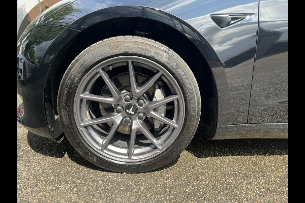 Tesla Model 3 Standard RWD Plus 60 kWh LFP Accu | 1e eigenaar | Origineel Nederlandse auto met NAP | Rijklaar geleverd met fabrieksgarantie!