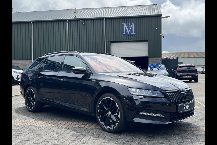 Škoda Superb Combi 1.4 TSI iV Sportline Business PHEV | PLUG-IN HYBRIDE | ADD CRUISE | STOEL/ STUURVERWARMING | ELEK. TREKHAAK | 360 CAMERA| ACHTERBANK VERWARMD| TREKHAAK | BOM VOL OPTIES | RIJKLAAR GELEVERD MET 12 MND BOVAG GARANTIE |