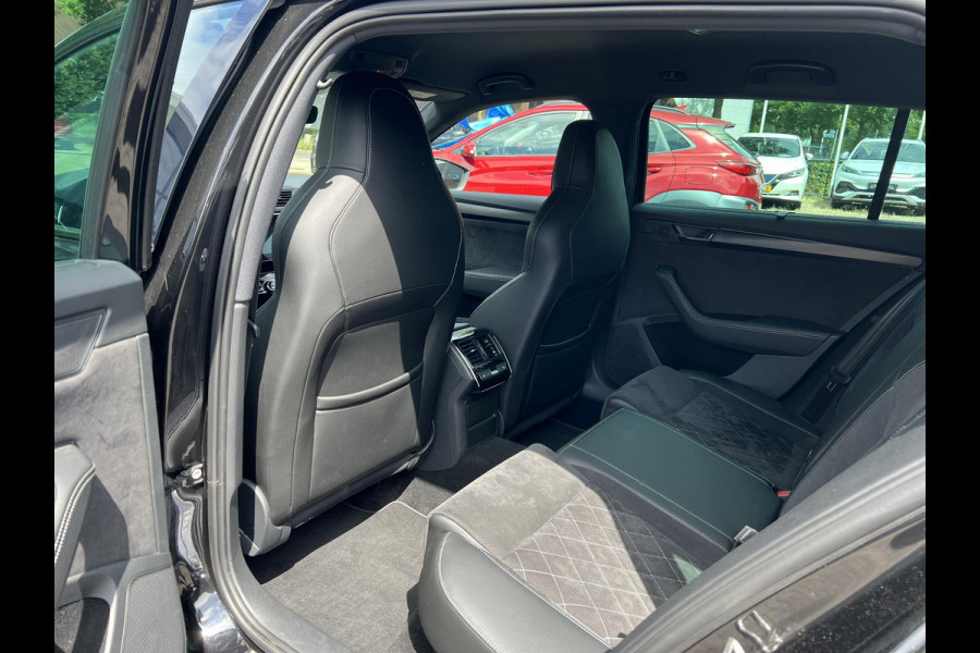 Škoda Superb Combi 1.4 TSI iV Sportline Business PHEV | PLUG-IN HYBRIDE | ADD CRUISE | STOEL/ STUURVERWARMING | ELEK. TREKHAAK | 360 CAMERA| ACHTERBANK VERWARMD| TREKHAAK | BOM VOL OPTIES | RIJKLAAR GELEVERD MET 12 MND BOVAG GARANTIE |