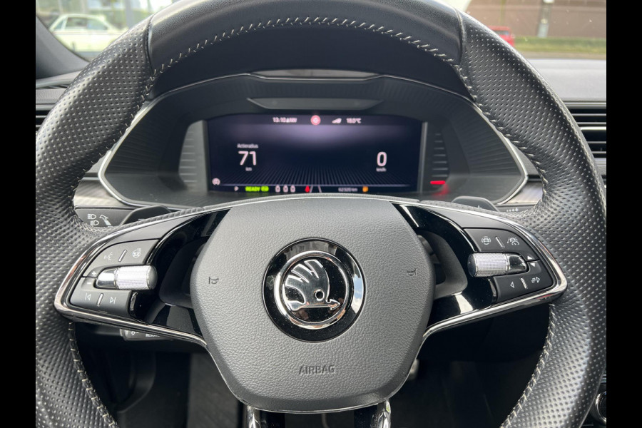 Škoda Superb Combi 1.4 TSI iV Sportline Business PHEV | PLUG-IN HYBRIDE | ADD CRUISE | STOEL/ STUURVERWARMING | ELEK. TREKHAAK | 360 CAMERA| ACHTERBANK VERWARMD| TREKHAAK | BOM VOL OPTIES | RIJKLAAR GELEVERD MET 12 MND BOVAG GARANTIE |