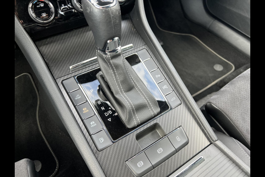 Škoda Superb Combi 1.4 TSI iV Sportline Business PHEV | PLUG-IN HYBRIDE | ADD CRUISE | STOEL/ STUURVERWARMING | ELEK. TREKHAAK | 360 CAMERA| ACHTERBANK VERWARMD| TREKHAAK | BOM VOL OPTIES | RIJKLAAR GELEVERD MET 12 MND BOVAG GARANTIE |