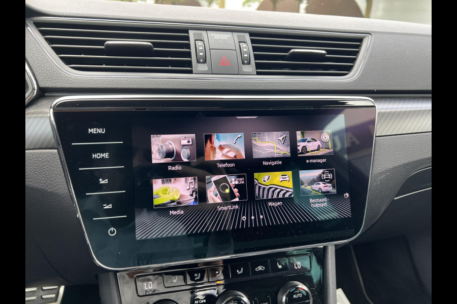 Škoda Superb Combi 1.4 TSI iV Sportline Business PHEV | PLUG-IN HYBRIDE | ADD CRUISE | STOEL/ STUURVERWARMING | ELEK. TREKHAAK | 360 CAMERA| ACHTERBANK VERWARMD| TREKHAAK | BOM VOL OPTIES | RIJKLAAR GELEVERD MET 12 MND BOVAG GARANTIE |