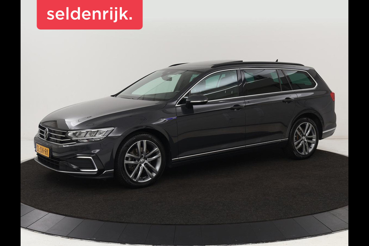Volkswagen Passat 1.4 TSI PHEV GTE | Panoramadak | Trekhaak | Stoelverwarming | Camera | Massage | Matrix LED | Carplay | Navigatie | Adaptive cruise