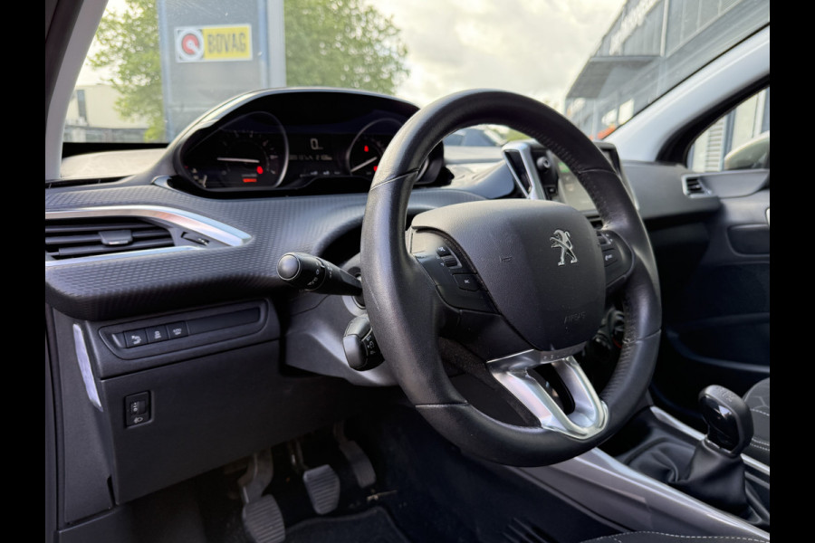 Peugeot 2008 BWJ 201 | 1.2PT 111PK Blue Lion | TREKHAAK | PANO DAK | AIRCO | NAVI | CRUISE | PDC |