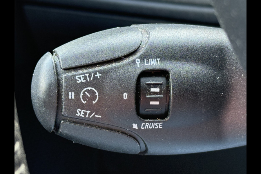 Peugeot 2008 BWJ 201 | 1.2PT 111PK Blue Lion | TREKHAAK | PANO DAK | AIRCO | NAVI | CRUISE | PDC |