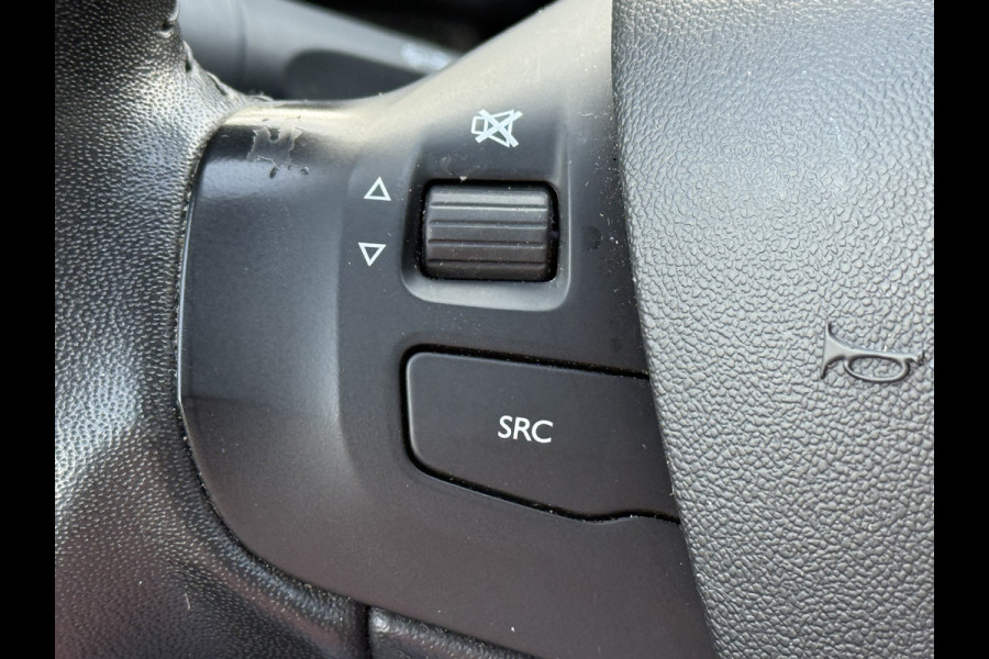 Peugeot 2008 BWJ 201 | 1.2PT 111PK Blue Lion | TREKHAAK | PANO DAK | AIRCO | NAVI | CRUISE | PDC |