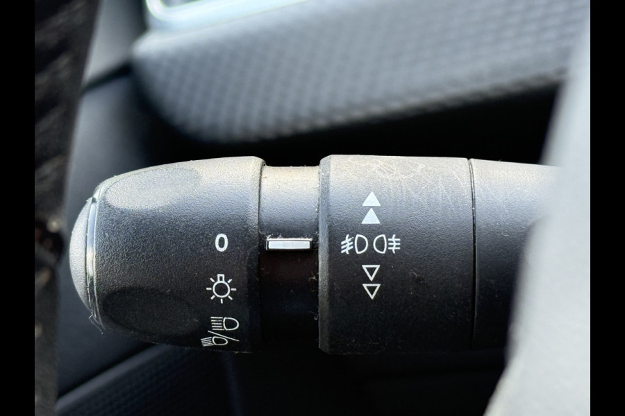 Peugeot 2008 BWJ 201 | 1.2PT 111PK Blue Lion | TREKHAAK | PANO DAK | AIRCO | NAVI | CRUISE | PDC |