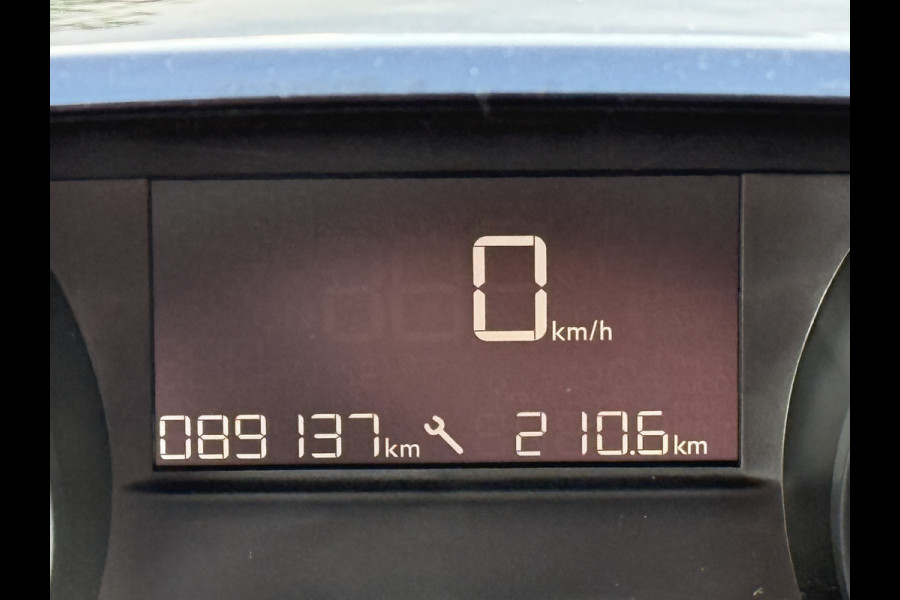 Peugeot 2008 BWJ 201 | 1.2PT 111PK Blue Lion | TREKHAAK | PANO DAK | AIRCO | NAVI | CRUISE | PDC |