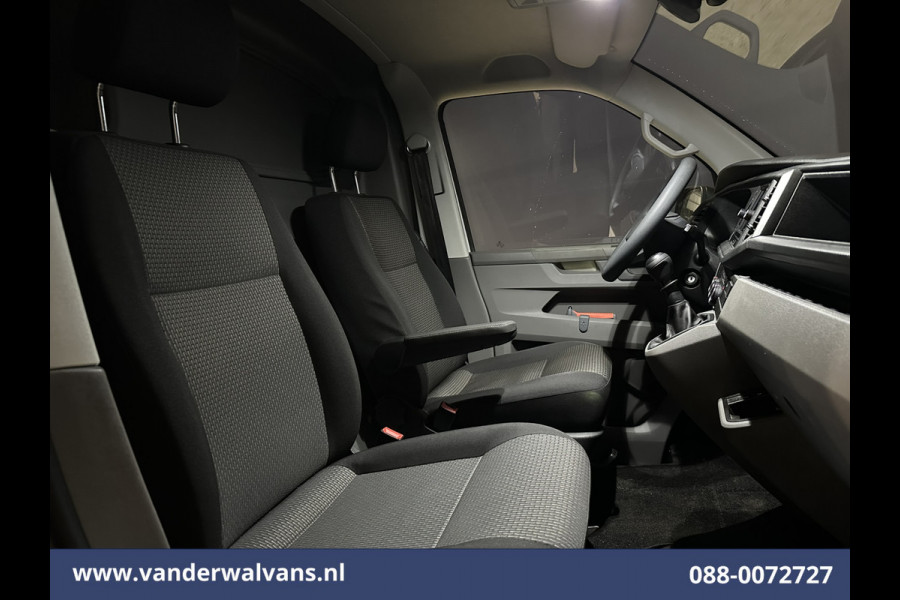 Volkswagen Transporter 2.0 TDI 150 pk L2H1 Euro6 # Airco | Trekhaak | Apple Carplay | Android Auto Parkeersensoren, Cruisecontrol