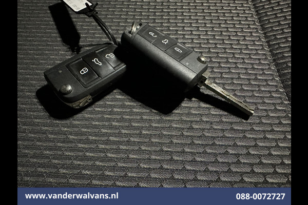 Volkswagen Transporter 2.0 TDI 150 pk L2H1 Euro6 # Airco | Trekhaak | Apple Carplay | Android Auto Parkeersensoren, Cruisecontrol