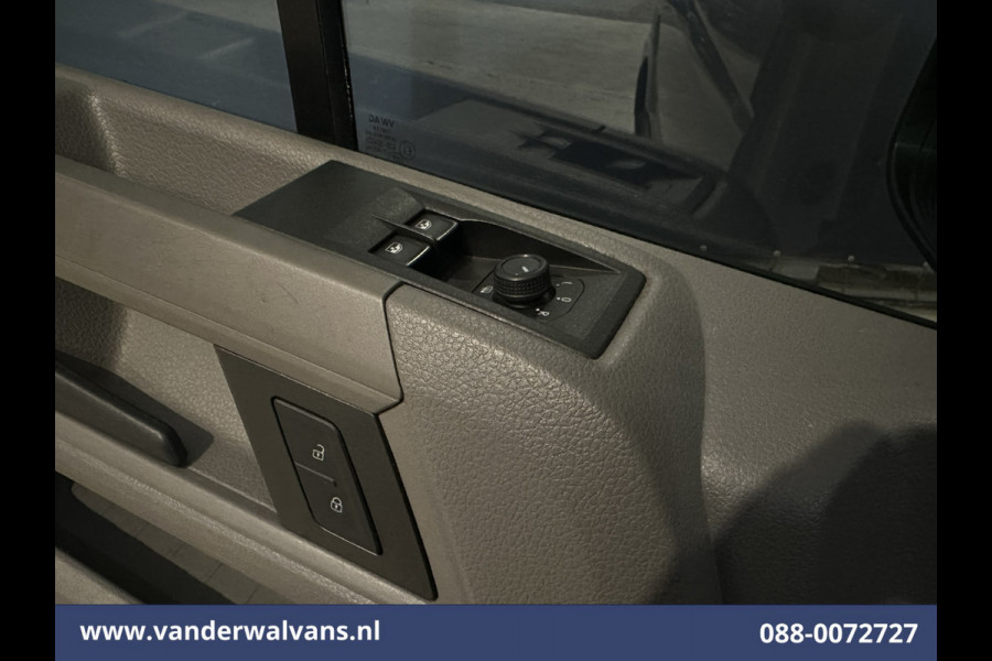 Volkswagen Crafter 2.0 TDI 140pk L3H2 (oude L2H1) Euro6 # Airco | Navigatie | Apple Carplay | Android auto parkeersensoren, 3000kg trekvermogen