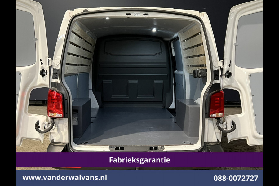 Volkswagen Transporter 2.0 TDI L2H1 Fabrieksgarantie Euro6 # Airco | Apple Carplay | Trekhaak | Cruisecontrol Android Auto, Parkeersensoren, Sidebars, Bijrijdersbank