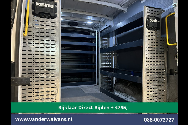 Volkswagen Crafter 2.0 TDI 141pk L3H2 L2H1 inrichting Euro6 *Rijklaar Direct Rijden* Airco | Camera | Apple Carplay | Android Auto Parkeersensoren, Bijrijdersbank, 3000kg trekvermogen