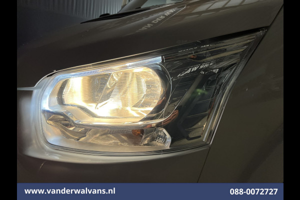 Ford Transit 2.0 TDCI 131pk L3H2 Euro6 # Airco | 2800kg Trekhaak | Imperiaal | LED | Trap | Cruisecontrol Parkeersensoren, Bijrijdersbank