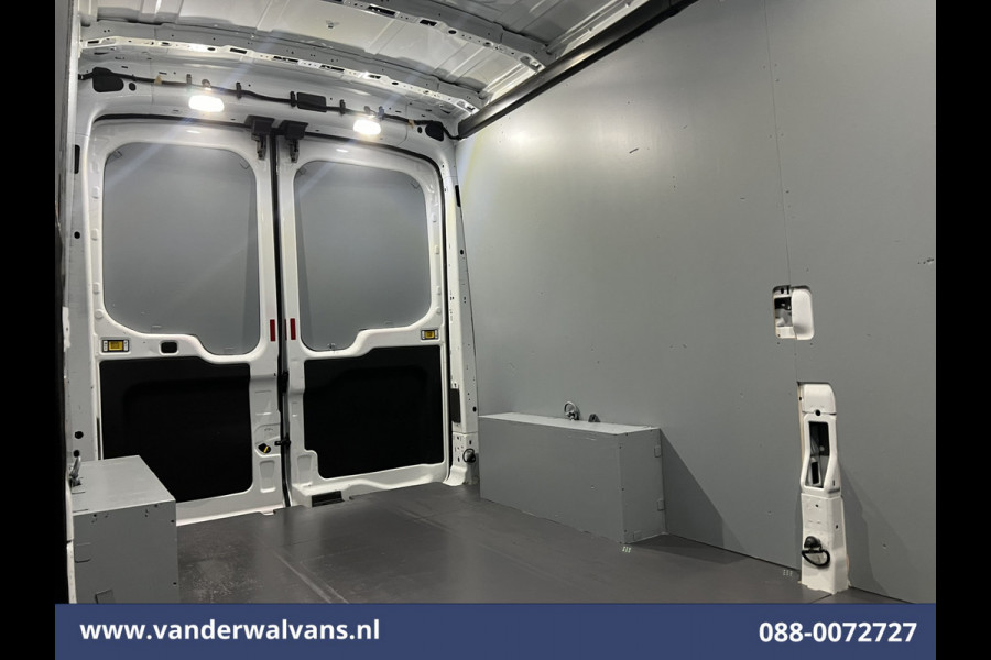 Ford Transit 2.0 TDCI 131pk L3H2 Euro6 # Airco | 2800kg Trekhaak | Imperiaal | LED | Trap | Cruisecontrol Parkeersensoren, Bijrijdersbank