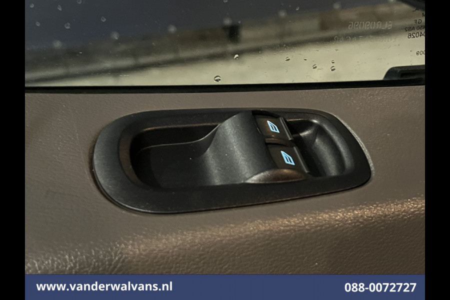 Ford Transit 2.0 TDCI 131pk L3H2 Euro6 # Airco | 2800kg Trekhaak | Imperiaal | LED | Trap | Cruisecontrol Parkeersensoren, Bijrijdersbank