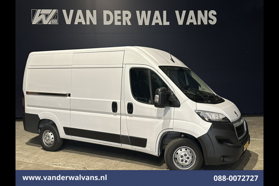 Peugeot Boxer 2.2 BlueHDi 120pk L2H2 Euro6 Airco | 2500kg Trekhaak | Cruisecontrol | Parkeersensoren Bijrijdersbank