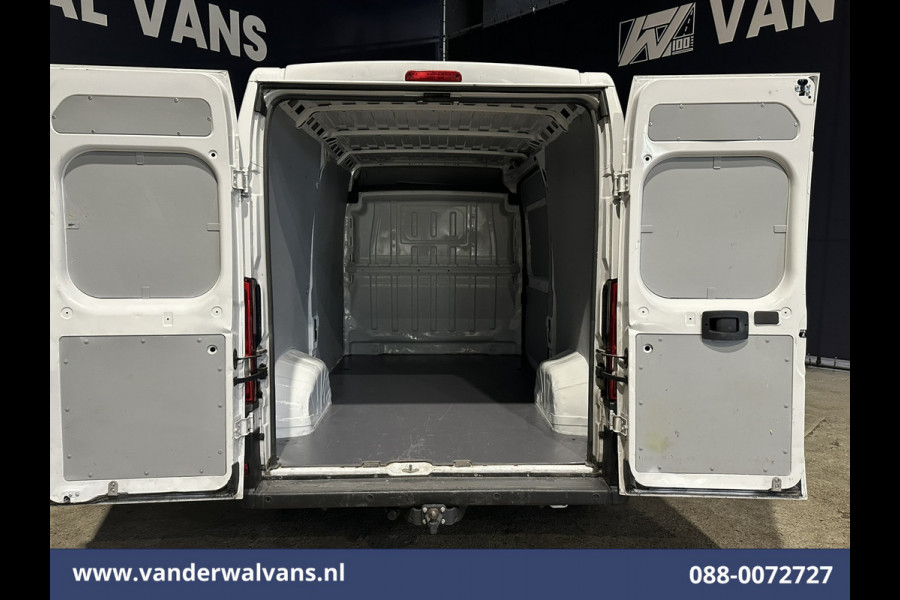 Peugeot Boxer 2.2 BlueHDi 120pk L2H2 Euro6 Airco | 2500kg Trekhaak | Cruisecontrol | Parkeersensoren Bijrijdersbank