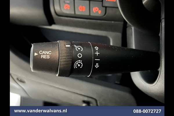 Peugeot Boxer 2.2 BlueHDi 120pk L2H2 Euro6 Airco | 2500kg Trekhaak | Cruisecontrol | Parkeersensoren Bijrijdersbank