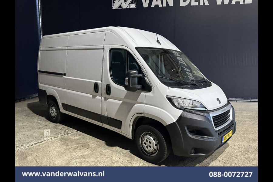 Peugeot Boxer 2.2 BlueHDi 120pk L2H2 Euro6 Airco | 2500kg Trekhaak | Cruisecontrol | Parkeersensoren Bijrijdersbank