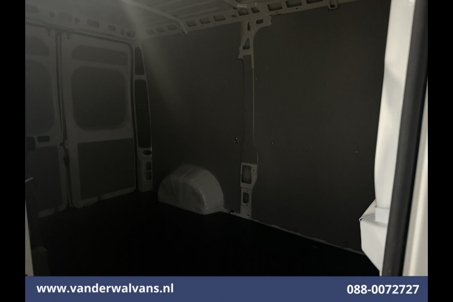 Peugeot Boxer 2.2 BlueHDi 120pk L2H2 Euro6 Airco | 2500kg Trekhaak | Cruisecontrol | Parkeersensoren Bijrijdersbank