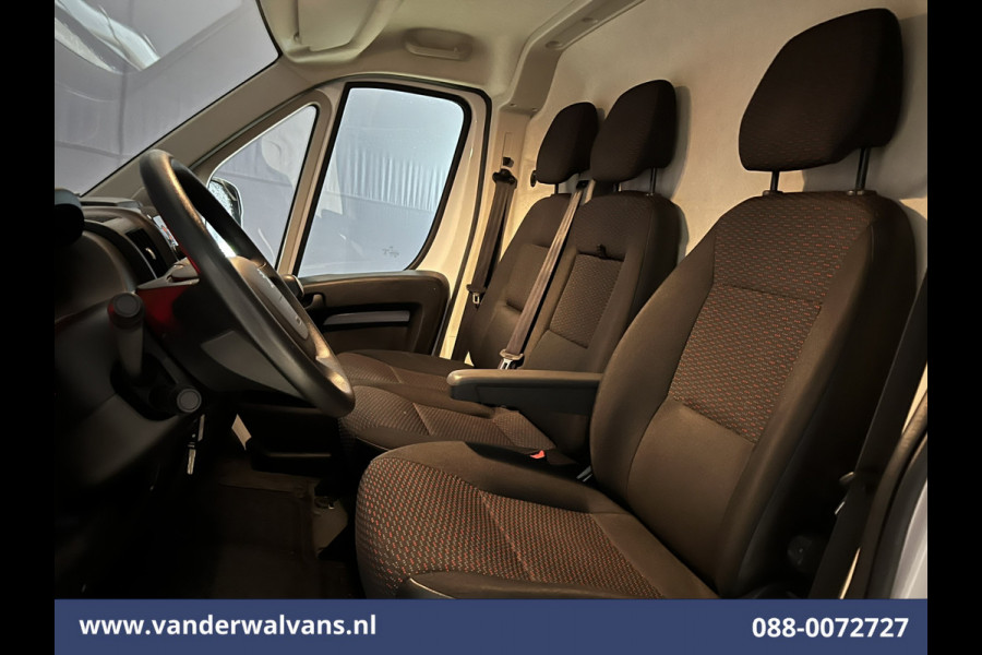 Peugeot Boxer 2.2 BlueHDi 120pk L2H2 Euro6 Airco | 2500kg Trekhaak | Cruisecontrol | Parkeersensoren Bijrijdersbank