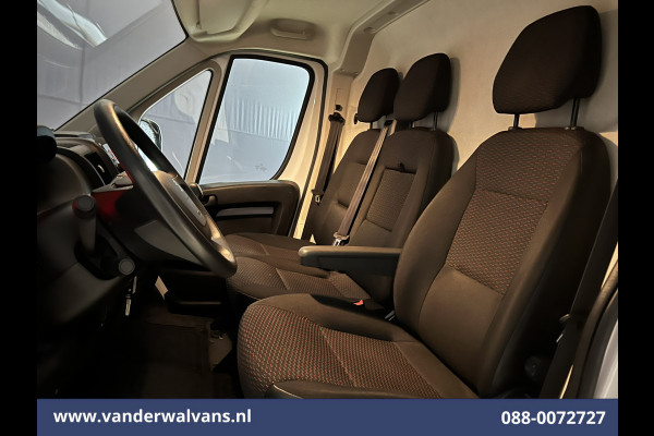 Peugeot Boxer 2.2 BlueHDi 120pk L2H2 Euro6 Airco | 2500kg Trekhaak | Cruisecontrol | Parkeersensoren Bijrijdersbank