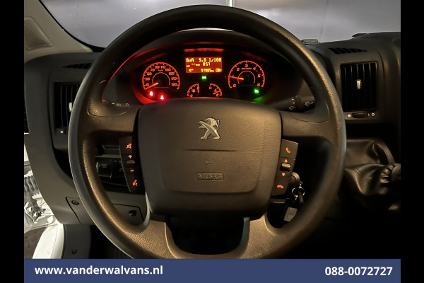 Peugeot Boxer 2.2 BlueHDi 120pk L2H2 Euro6 Airco | 2500kg Trekhaak | Cruisecontrol | Parkeersensoren Bijrijdersbank