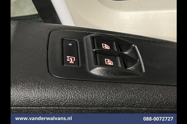 Peugeot Boxer 2.2 BlueHDi 120pk L2H2 Euro6 Airco | 2500kg Trekhaak | Cruisecontrol | Parkeersensoren Bijrijdersbank