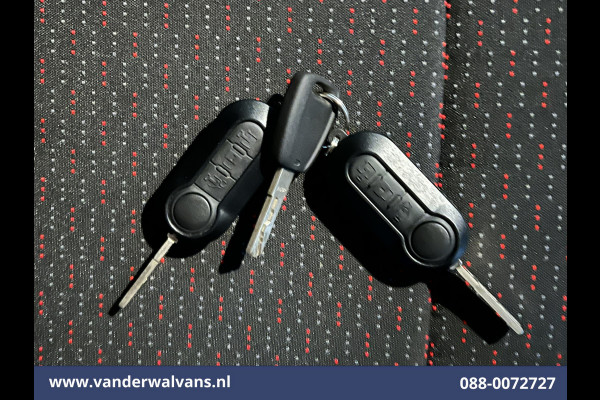 Peugeot Boxer 2.2 BlueHDi 120pk L2H2 Euro6 Airco | 2500kg Trekhaak | Cruisecontrol | Parkeersensoren Bijrijdersbank