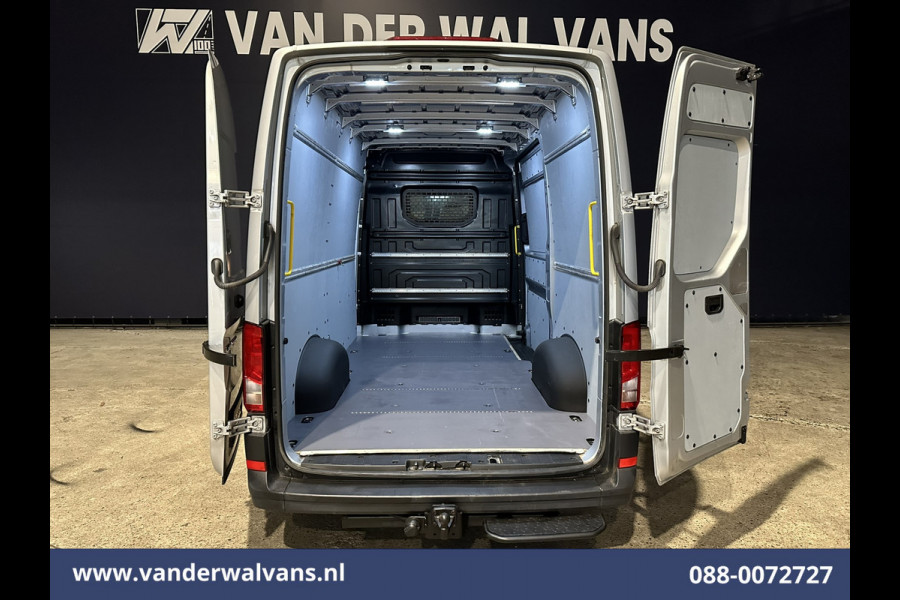 Volkswagen Crafter 2.0 TDI 140pk L3H3 L2H2 Euro6 Airco | 3000kg Trekhaak | Navigatie | Apple Carplay Android auto, Bijrijdersbank, zilver