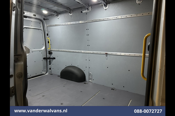 Volkswagen Crafter 2.0 TDI 140pk L3H3 L2H2 Euro6 Airco | 3000kg Trekhaak | Navigatie | Apple Carplay Android auto, Bijrijdersbank, zilver