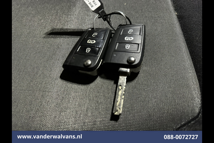 Volkswagen Crafter 2.0 TDI 140pk L3H3 L2H2 Euro6 Airco | 3000kg Trekhaak | Navigatie | Apple Carplay Android auto, Bijrijdersbank, zilver