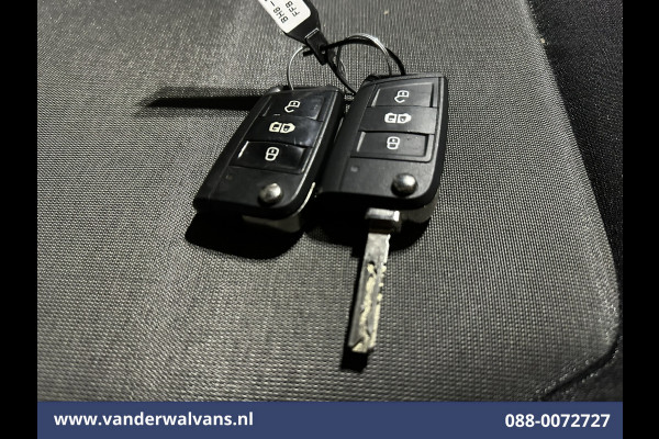 Volkswagen Crafter 2.0 TDI 140pk L3H3 L2H2 Euro6 Airco | 3000kg Trekhaak | Navigatie | Apple Carplay Android auto, Bijrijdersbank, zilver