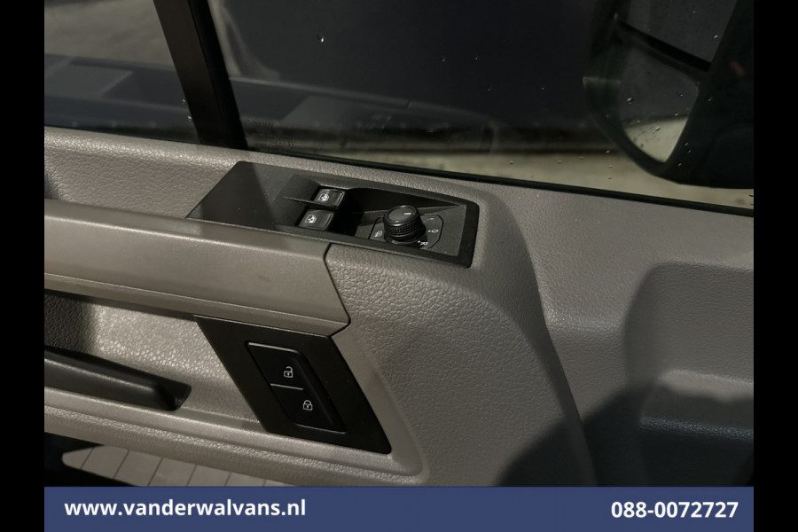 Volkswagen Crafter 2.0 TDI 140pk L3H3 L2H2 Euro6 Airco | 3000kg Trekhaak | Navigatie | Apple Carplay Android auto, Bijrijdersbank, zilver