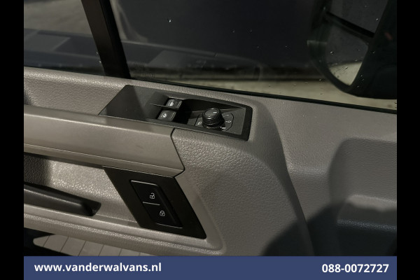 Volkswagen Crafter 2.0 TDI 140pk L3H3 L2H2 Euro6 Airco | 3000kg Trekhaak | Navigatie | Apple Carplay Android auto, Bijrijdersbank, zilver