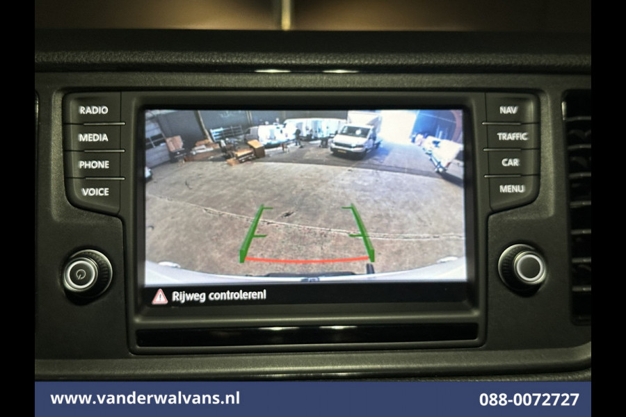 Volkswagen Crafter 2.0 TDI 177pk L3H3 L2H2 Euro6 Airco | Massagestoel | Camera | Navigatie | Apple Carplay Android Auto, Cruisecontrol, Chauffeursstoel, 3000kg trekvermogen
