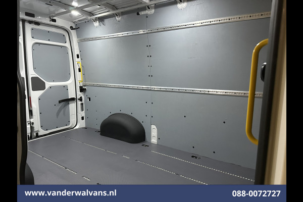 Volkswagen Crafter 2.0 TDI 177pk L3H3 L2H2 Euro6 Airco | Massagestoel | Camera | Navigatie | Apple Carplay Android Auto, Cruisecontrol, Chauffeursstoel, 3000kg trekvermogen