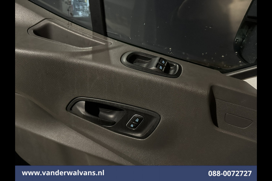 Ford Transit 2.0 TDCI 130pk L3H2 Euro6 Airco | Camera | Navigatie | Apple Carplay | Android Auto Cruisecontrol, Stoelverwarming, Parkeersensoren, Verwarmde voorruit, Bijrijdersbank