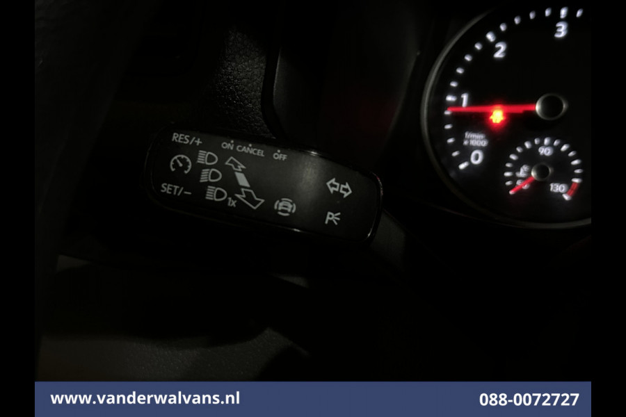 Volkswagen Crafter 2.0 TDI 141pk L3H3 L2H2 Euro6 Airco | Massagestoel | Camera | Apple Carplay | Android Auto Chauffeursstoel, Cruisecontrol, 2800kg trekvermogen