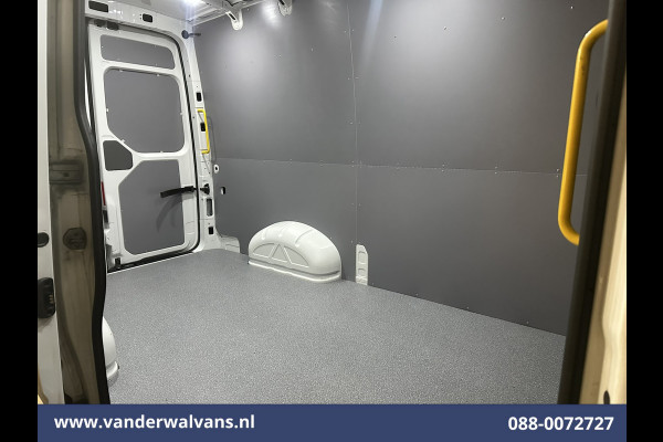 Volkswagen Crafter 2.0 TDI 141pk L3H3 L2H2 Euro6 Airco | Massagestoel | Camera | Apple Carplay | Android Auto Chauffeursstoel, Cruisecontrol, 2800kg trekvermogen
