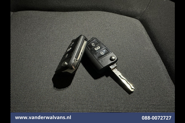 Volkswagen Crafter 2.0 TDI 141pk L3H3 L2H2 Euro6 Airco | Massagestoel | Camera | Apple Carplay | Android Auto Chauffeursstoel, Cruisecontrol, 2800kg trekvermogen