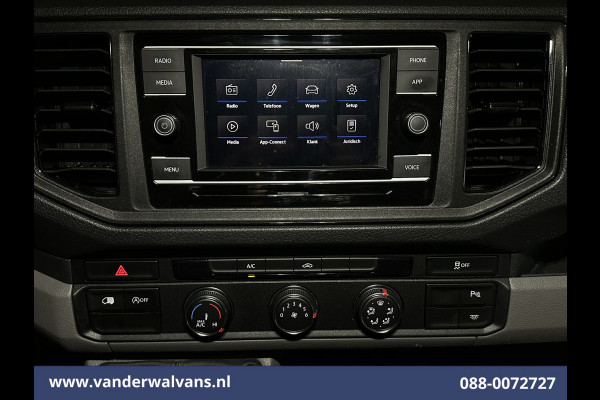 Volkswagen Crafter 2.0 TDI 140 pk L3H3 L2H2 Euro6 Airco | Camera | Cruisecontrol | Apple Carplay Android Auto, Chauffeursstoel, Parkeersensoren, Bijrijdersbank, 3000kg Trekvermogen, zilver