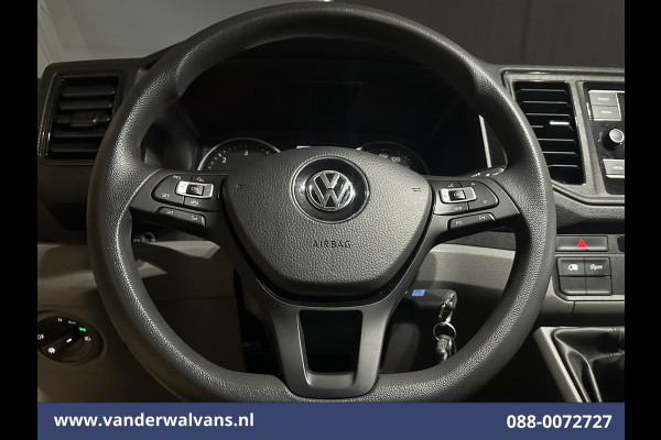 Volkswagen Crafter 2.0 TDI 140 pk L3H3 L2H2 Euro6 Airco | Camera | Cruisecontrol | Apple Carplay Android Auto, Chauffeursstoel, Parkeersensoren, Bijrijdersbank, 3000kg Trekvermogen, zilver