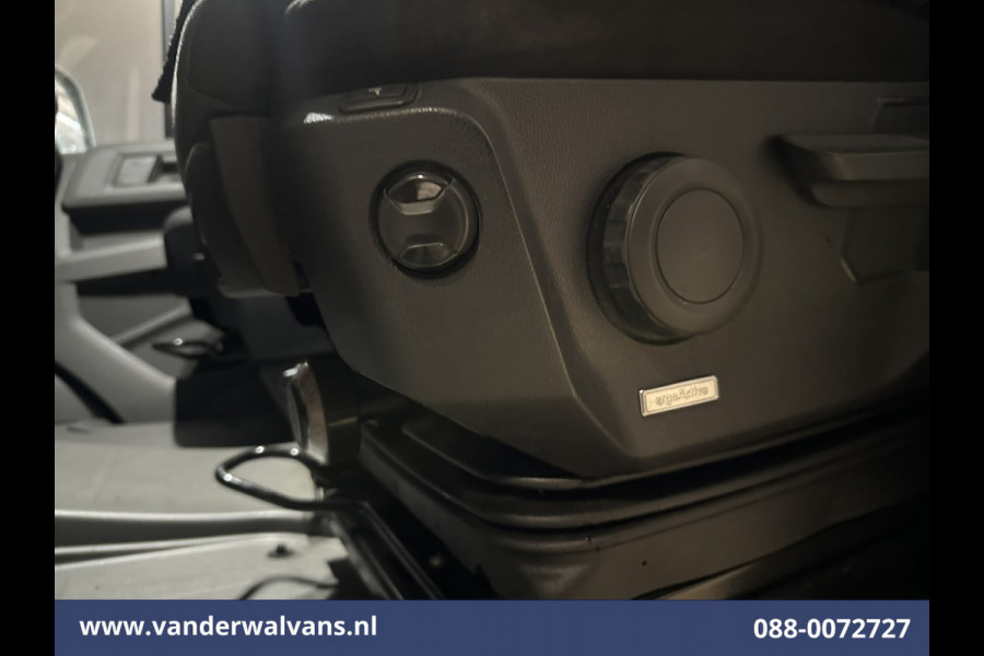 Volkswagen Crafter 2.0 TDI 141pk L3H3 (L2H2) Euro6 Airco | Massagestoel | Camera | Apple Carplay | Cruisecontrol Chauffeursstoel, Android Auto, 2800kg trekvermogen
