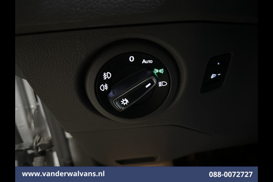 Volkswagen Crafter 2.0 TDI 141pk L3H3 L2H2 Euro6 Airco | Camera | Apple Carplay | Android Auto Parkeersensoren, Bijrijdersbank, 3000kg trekvermogen, zilver