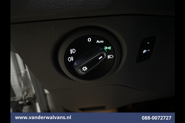 Volkswagen Crafter 2.0 TDI 141pk L3H3 L2H2 Euro6 Airco | Camera | Apple Carplay | Android Auto Parkeersensoren, Bijrijdersbank, 3000kg trekvermogen, zilver