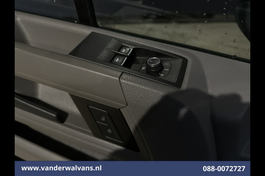 Volkswagen Crafter 2.0 TDI 141pk L3H3 L2H2 Euro6 Airco | Camera | Apple Carplay | Android Auto Parkeersensoren, Bijrijdersbank, 3000kg trekvermogen, zilver